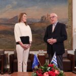 «Όχι» σε περικοπές στους αγρότες – «Όχι» σε διαιρεμένη Κύπρο, τα μηνύματα Κακλαμάνη και Μετσόλα