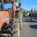 Μαγνησία: Αγρότες και κτηνοτρόφοι απέκλεισαν την παλαιά εθνική οδό Βόλου – Λάρισας