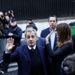 Ο Σαρκοζί βγαίνει από τη φυλακή μετά από 20 ημέρες – Θα φορά ηλεκτρονικό βραχιολάκι