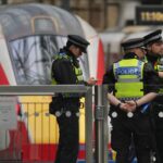 Επίθεση σε τρένο στο Λονδίνο: Στη δημοσιότητα η φωτογραφία του δράστη