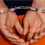 Λάρισα: Χειροπέδες στον άνδρα που κυνηγούσε με τσεκούρι γυναίκα