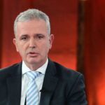 Πυρά αντιπολίτευσης κατά κυβέρνησης μετά την παραίτηση Σκλήκα: «Αλαζονεία η αναβολή της συνεδρίασης»