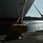 Αυτοκίνητο έπεσε στο λιμάνι του Πειραιά – Κατάφερε να βγει ο επιβάτης