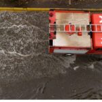 Ισχυρή κακοκαιρία στην Ήπειρο: Εγκλωβισμός ατόμων – Κεραυνός άνοιξε τρύπα σε σκεπή σπιτιού