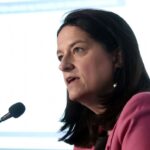 Κεραμέως: Το ισοζύγιο μετανάστευσης έχει γυρίσει θετικά, περισσότεροι επιστρέφουν στην Ελλάδα