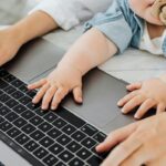 ΔΥΠΑ: Όλα όσα πρέπει να ξέρετε για την ειδική παροχή προστασίας μητρότητας