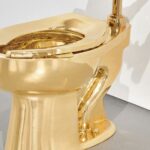 H Χρυσή τουαλέτα των 18 καρατίων και 100 κιλών βγαίνει σε δημοπρασία