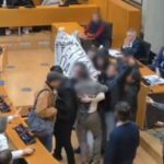 Μέλη του Ρουβίκωνα εισέβαλαν στο δημαρχείο Θεσσαλονίκης