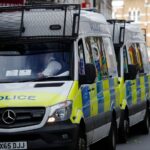 Βρετανία: Η αντιτρομοκρατική στις έρευνες για την επίθεση με μαχαίρι στο τρένο – 9 σοβαρά τραυματίες