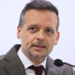 Πρόταση Δούκα από Βρυξέλλες για θεσμική συζήτηση στην Αθήνα την επέτειο της τραγωδίας των Τεμπών