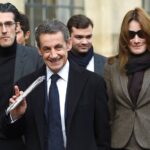 Σαρκοζί και Κάρλα Μπρούνι σε εστιατόριο του Παρισιού μία ημέρα μετά την αποφυλάκισή του