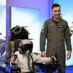 Απλοί πολίτες έγιναν για λίγο πιλότοι της Πολεμικής Αεροπορίας –  Η εντυπωσιακή έκθεση στο Σύνταγμα