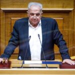 Ενός λεπτού σιγή στη Βουλή στη μνήμη του Αλέκου Φλαμπουράρη