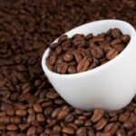 Πέφτουν οι τιμές στον καφέ μετά την άρση των δασμών Τραμπ στη Βραζιλία