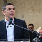 «Αντίο» Τσίπρα στον Φλαμπουράρη: Ούτε μπορούμε ούτε θέλουμε να τον αποχαιρετήσουμε