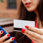 «Κληρώνει» για 8.500 προπληρωμένες κάρτες επιδομάτων – Πώς θα κερδίσετε 1.000 ευρώ