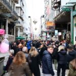 Πότε κάνει πρεμιέρα το εορταστικό ωράριο Χριστουγέννων – Τι πρέπει να γνωρίζετε