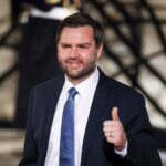 ΗΠΑ: Ο αντιπρόεδρος Τζέι Ντι Βανς τρολάρει τον εαυτό του με το κοστούμι του για το Halloween