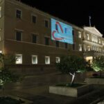 Φωταγωγήθηκε η Βουλή για την Παγκόσμια Ημέρα Ενάντια στην Παιδική Κακοποίηση