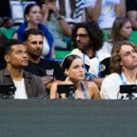 Hellenic Championship ATP 250: Στέφανος Τσιτσιπάς και Εμμανουήλ Καραλής παρακολουθούν μαζί Τζόκοβιτς