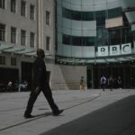 Ο απερχόμενος διευθυντής του BBC εξαίρει το δίκτυο για τη δημοσιογραφία του παρά το «σκάνδαλο» Τραμπ