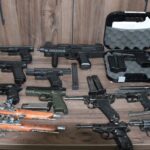 Νέες συλλήψεις στην Κρήτη για όπλα: Καραμπίνες, χιλιάδες φυσίγγια και… ξίφη σε Ρέθυμνο και Χανιά