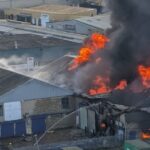 Μεγάλη φωτιά σε αποθήκη στο Λονδίνο – Φόβοι για εκρήξεις λόγω πυροτεχνημάτων