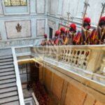 Έρευνα στο Βατικανό: Φρουρός φέρεται να έφτυσε Εβραίες στην πλατεία του Αγίου Πέτρου