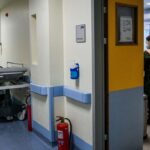 Μήνυση νοσοκομειακών γιατρών για τα ράντζα στο «Αττικόν»: «Επικίνδυνες συνθήκες για τους ασθενείς»