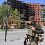 Ρώσοι στρατιώτες περπατούν ανενόχλητοι στην πόλη Ποκρόφσκ – Συνεχίζονται οι μάχες λέει το Κίεβο