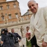 Γάζα: Όχημα του πάπα Φραγκίσκου μετατράπηκε σε κινητή μονάδα υγείας για τα παιδιά στον παλαιστινιακό