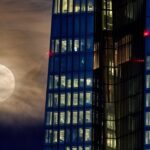 Από την Ελλάδα και την Ιταλία, έως τη Σενεγάλη και τη Γάζα: Εντυπωσιακές εικόνες από την πανσέληνο