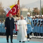 Στο Προεδρικό Μέγαρο ο Πάπας Λέων για τη συνάντηση με τον Ερντογάν