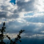 Καιρός: Αραιές νεφώσεις και άνοδος της θερμοκρασίας – Άνεμοι έως 6 μποφόρ στο Ιόνιο