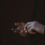 Ινδία: Ανησυχία μετά την απόφαση των αρχών να επιβάλουν εφαρμογή για έλεγχο στα κινητά