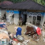 Φονικές πλημμύρες στην Ινδονησία: 1.160 νεκροί, εκατοντάδες αγνοούμενοι – Σε απόγνωση οι επιζώντες