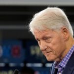 Υπόθεση Επστάϊν: Τη δημοσιοποίηση όλων των αρχείων που τον αφορούν ζητά ο Μπιλ Κλίντον