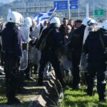 Επεισόδια στο Ρίο Αντίρριο: Η αστυνομία μπλόκαρε τους αγρότες – Ξύλο, χημικά και χρήση κρότου-λάμψης