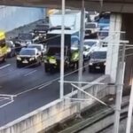 Αττική οδός: Σοκαριστικό βίντεο – Αναβάτης μηχανής παρασύρει τροχονόμο