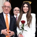 Συνάντηση Κακλαμάνη – Γκιλφόιλ: Το κόκκινο γαρύφαλλο και η ελληνική «καλησπέρα»