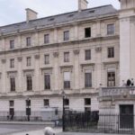 Γαλλία: Στο εδώλιο νταντά που δηλητήριασε τους εργοδότες της με απορρυπαντικό