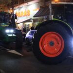 «Απόβαση» αγροτών στο κέντρο της Λάρισας: Διαμαρτυρία με τρακτέρ, κορναρίσματα και φυλλάδια