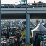 «Ήρθαμε για να μείνουμε» λένε οι αγρότες και κλείνουν τώρα και παραδρόμους – Ο «χάρτης» με τα μπλόκα