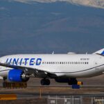 Αναγκαστική προσγείωση για Boeing της United Airlines μετά από βλάβη σε κινητήρα