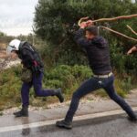 Liveblog: Αγρότες εισέβαλαν στα αεροδρόμια Ηρακλείου, Χανίων – Τραυματίστηκαν αστυνομικοί