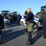 Αγρότες: Ένταση μεταξύ αστυνομικών με παραγωγό που όργωνε χωράφι κοντά στα «Πράσινα Φανάρια»