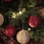 Εορταστικό ωράριο Χριστουγέννων: Πότε ξεκινά – Ποιες Κυριακές θα είναι ανοιχτά τα καταστήματα