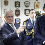 Ο Πρόεδρος της Δημοκρατίας αντάλλαξε ευχές με μέλη των Ενόπλων Δυνάμεων και του Λιμενικού