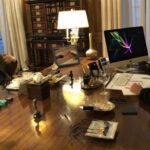 Αντιδράσεις από τις νέες φωτογραφίες του Έπσταϊν και των καλεσμένων του που δόθηκαν στη δημοσιότητα