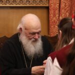 «Να γίνετε καλοί άνθρωποι, καλοί Χριστιανοί, καλοί Έλληνες»: Το χριστουγεννιάτικο μήνυμα Ιερώνυμου